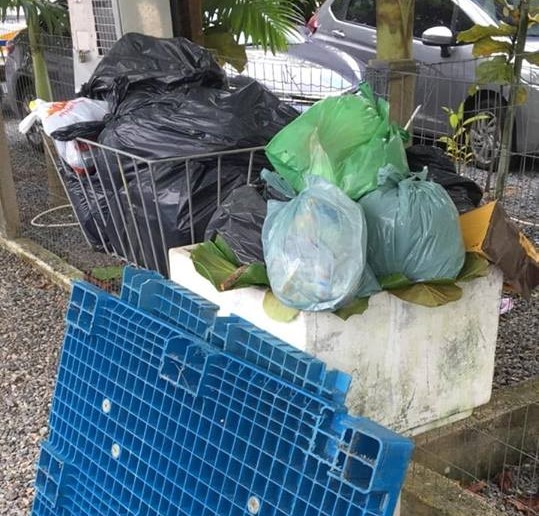 Morador reclama da falta de coleta de lixo em Balneário Barra do Sul