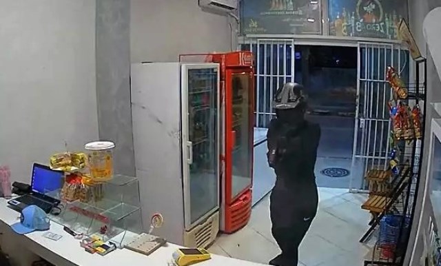 V Deo Homem Assassinado A Tiros Em Conveni Ncia Em Florian Polis