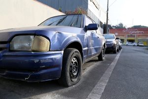 Veículos abandonados nos acostamentos serão removidos