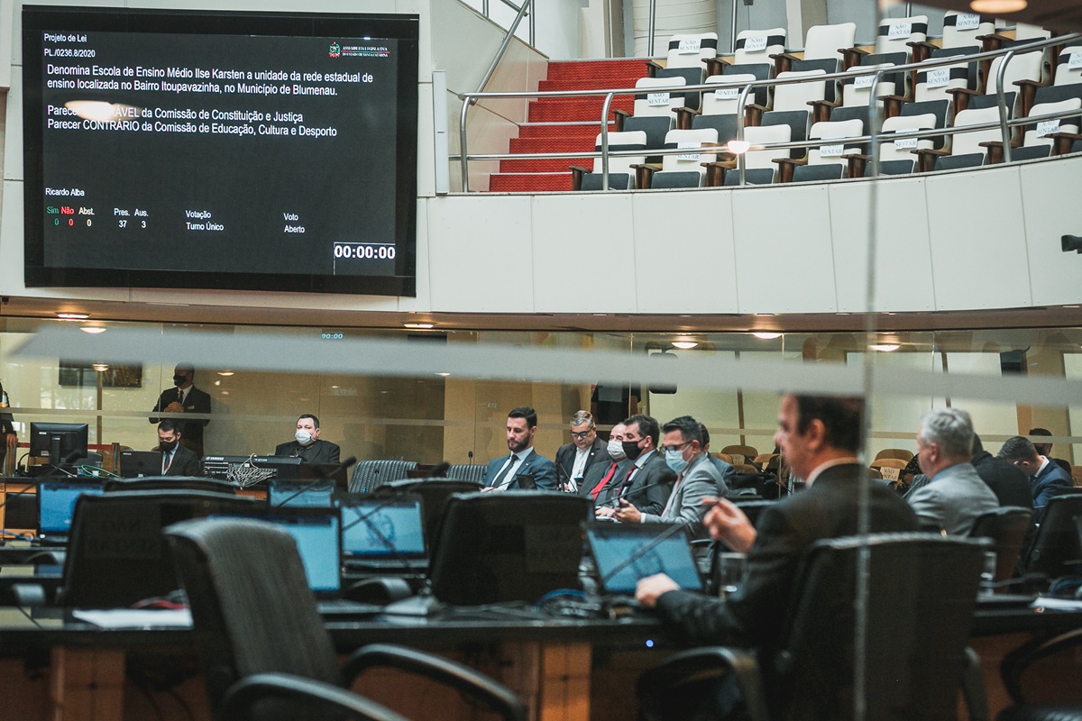 Projeto que alteraria nome de escola em Blumenau vira motivo de polêmica  entre deputados - OCP News | As melhores notícias e histórias de Santa  Catarina