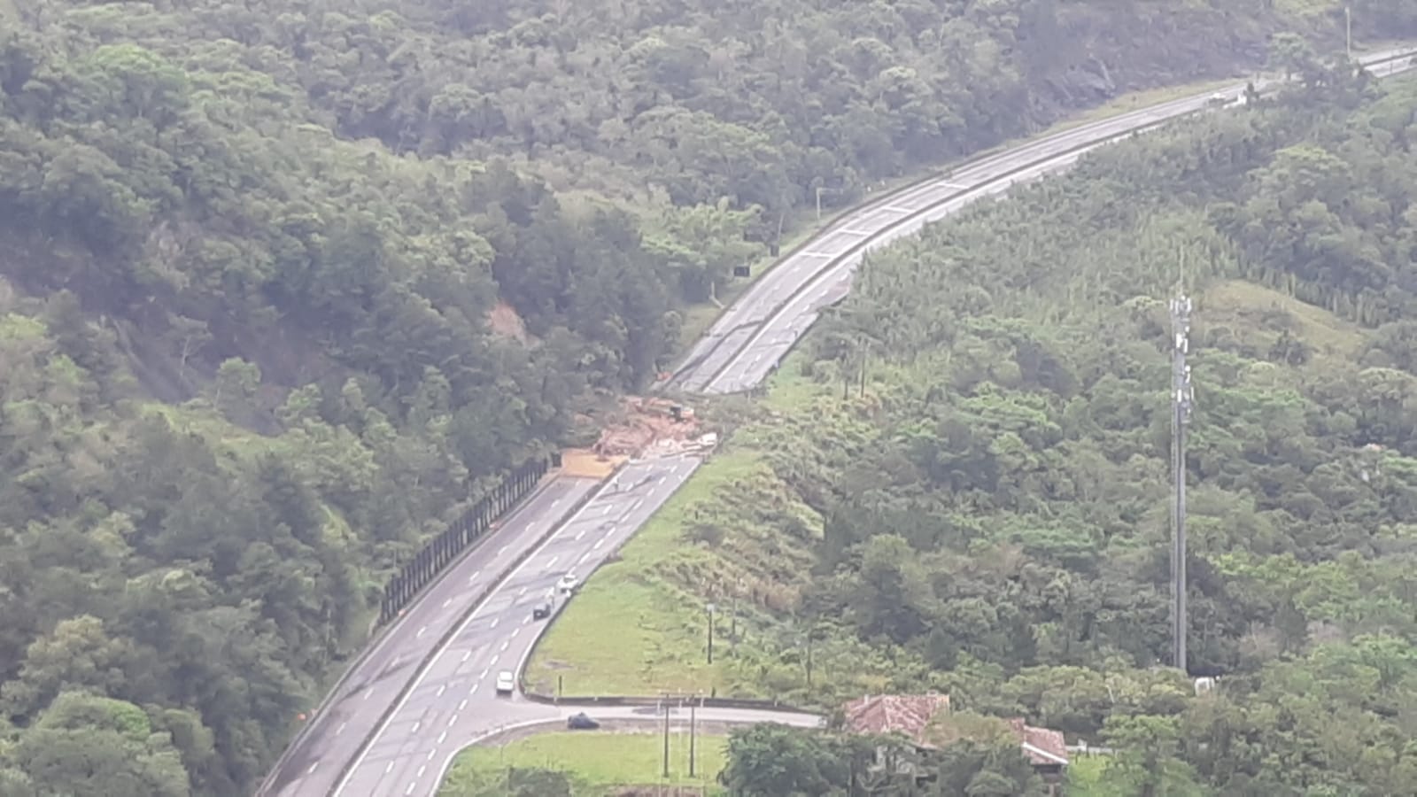 Morro dos cavalos: equipes iniciam limpeza da rodovia federal localizada em Palhoça - OCP News | As melhores notícias e histórias de Santa Catarina
